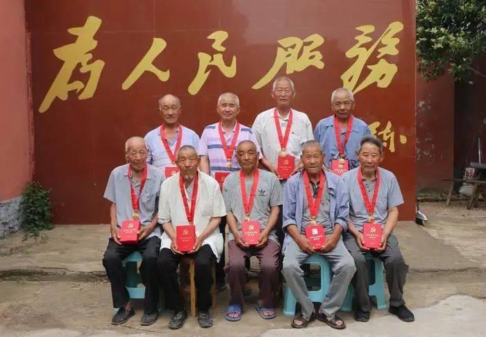 了解年轻人愿意买一万块的手机却不愿意用几块钱的共享充电宝,消费心理是什么?,寻找准确答案-年轻人愿意买一万块的手机却不愿意用几块钱的共享充电宝,消费心理是什么?有问必答平台